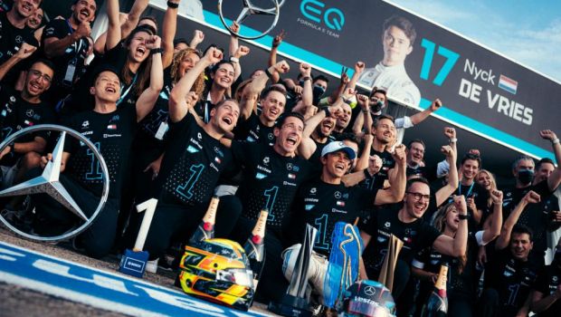 
	Rezerva lui Hamilton și Mercedes EQ sunt noii campioni din Formula E! Ei s-au impus în competiția auto a viitorului
