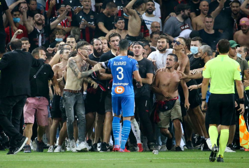 VIDEO | Imagini nebune din Franța! Suporterii lui Nice au pătruns pe teren și i-au bătut pe jucătorii lui OM_14