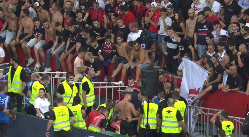VIDEO | Imagini nebune din Franța! Suporterii lui Nice au pătruns pe teren și i-au bătut pe jucătorii lui OM_3