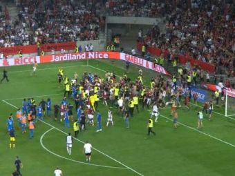 
	VIDEO | Imagini nebune din Franța! Suporterii lui Nice au pătruns pe teren și i-au bătut pe jucătorii lui OM

