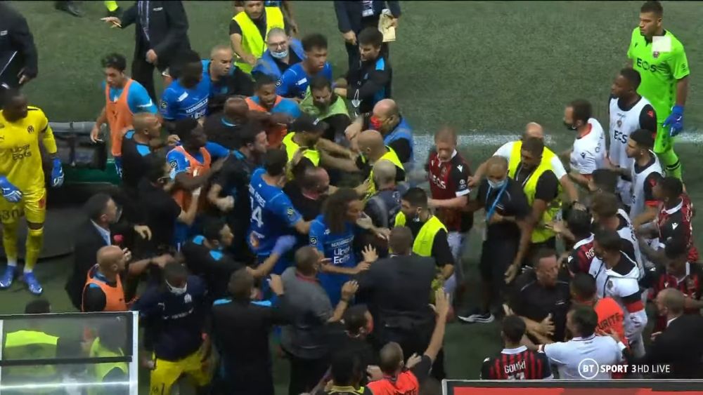 VIDEO | Imagini nebune din Franța! Suporterii lui Nice au pătruns pe teren și i-au bătut pe jucătorii lui OM_7