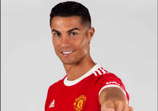 Au apărut cele mai așteptate imagini de către fanii lui United! 'Bestia' Ronaldo, primele poze în tricoul „diavolilor roșii!_2