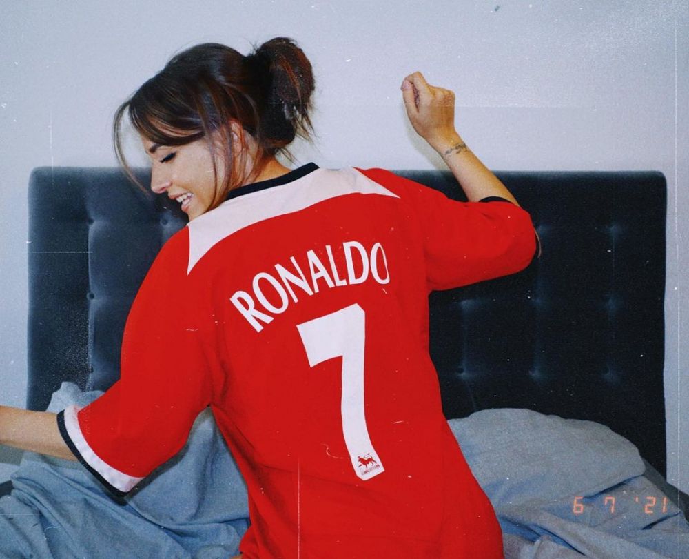 Ea este cea mai bucuroasă de transferul lui Ronaldo! Modelul obsedat de United promite să posteze doar poze sexy  _12