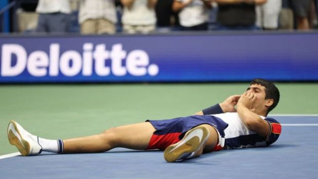 
	Revelația spaniolilor, Carlos Alcaraz l-a învins la doar 18 ani pe Tsitsipas la US Open: &rdquo;Nu am văzut pe nimeni să lovească atât de puternic!&rdquo;&nbsp;

