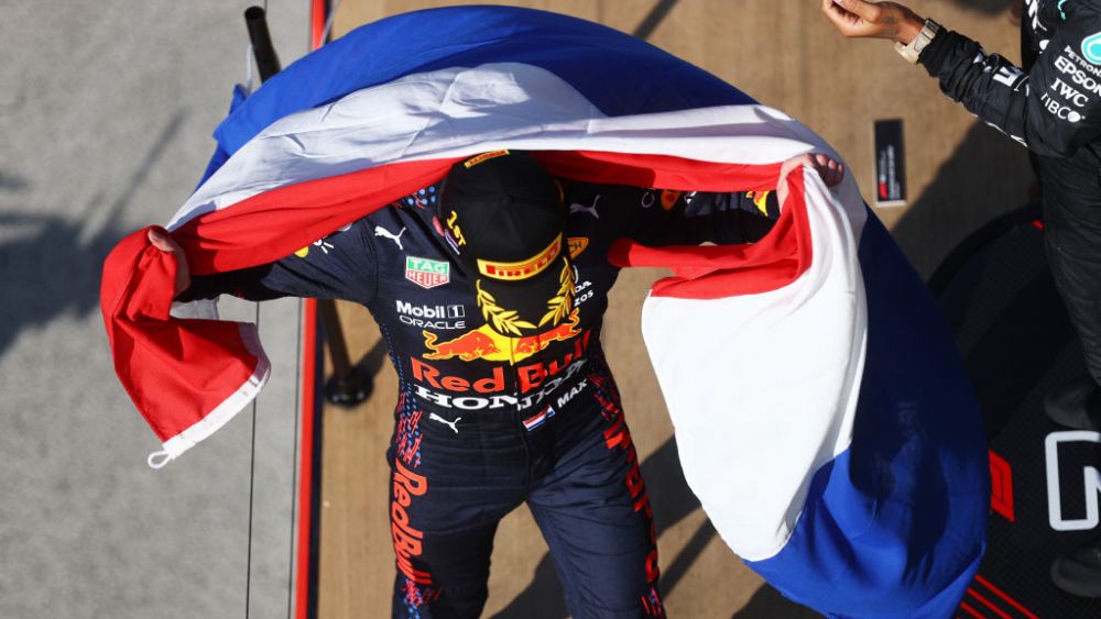 Verstappen câștigă cursa de pe pământul natal și revine pe prima poziție în clasamentul mondial!_7