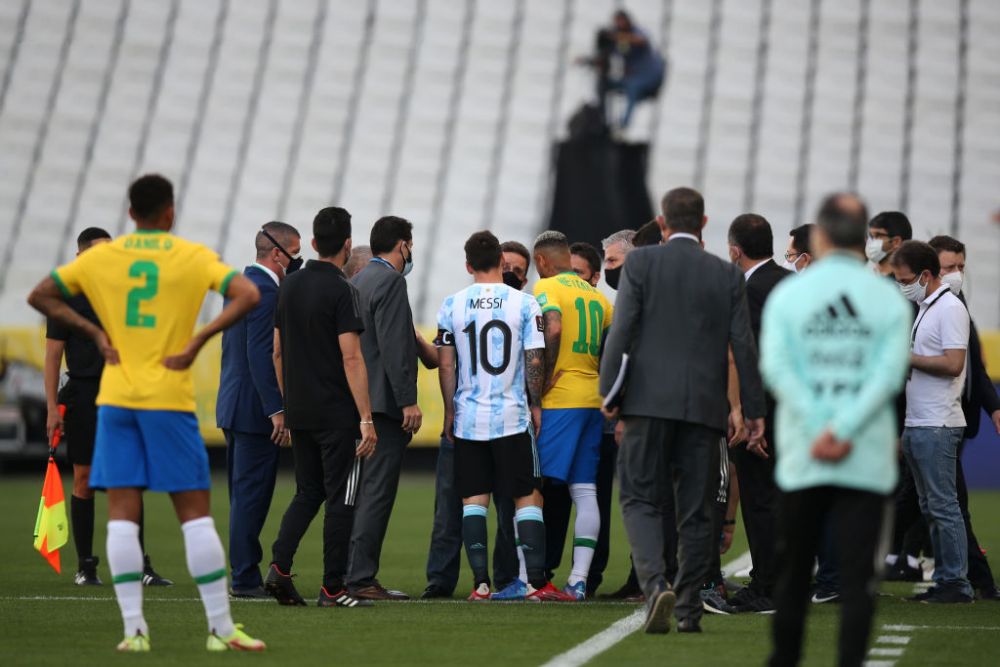 Meciul dintre Brazilia și Argentina, întrerupt după ce autoritățile medicale braziliene au pătruns pe teren_5