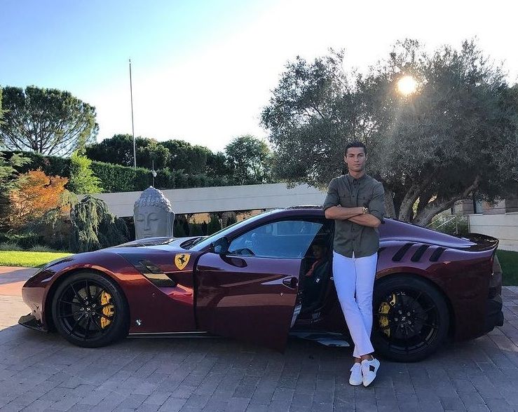 Ce mașină a ales Ronaldo pentru primul antrenament în Anglia! Portughezul a venit cu o mașină de "doar" 200.000 de euro_4