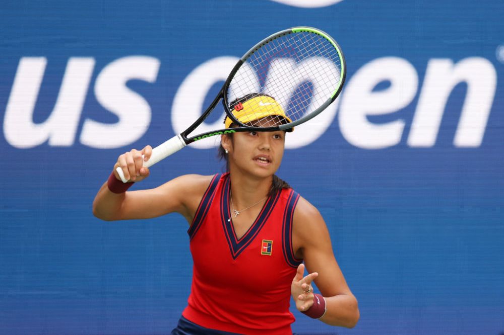 Emma Răducanu e noua vedetă a tenisului mondial! Jucătoarea cu origini românești e în semifinalele US Open fără set pierdut_2