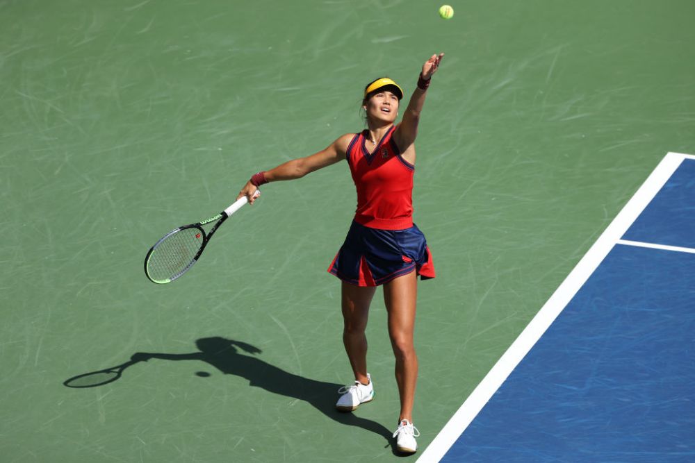 Emma Răducanu e noua vedetă a tenisului mondial! Jucătoarea cu origini românești e în semifinalele US Open fără set pierdut_3