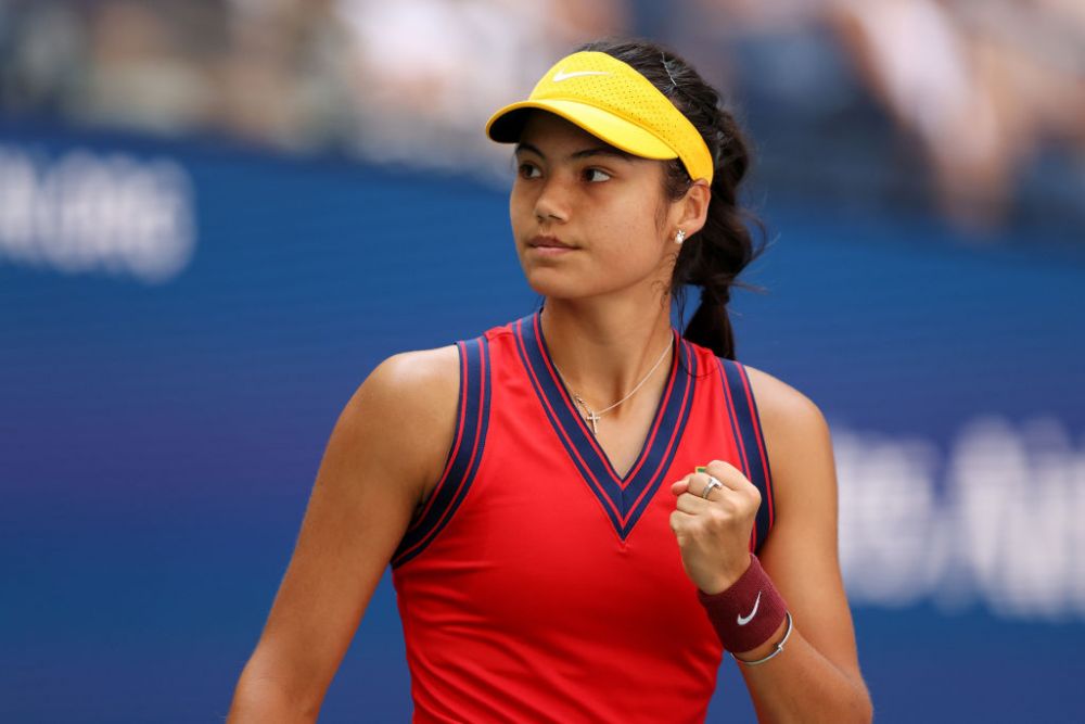 Emma Răducanu e noua vedetă a tenisului mondial! Jucătoarea cu origini românești e în semifinalele US Open fără set pierdut_4