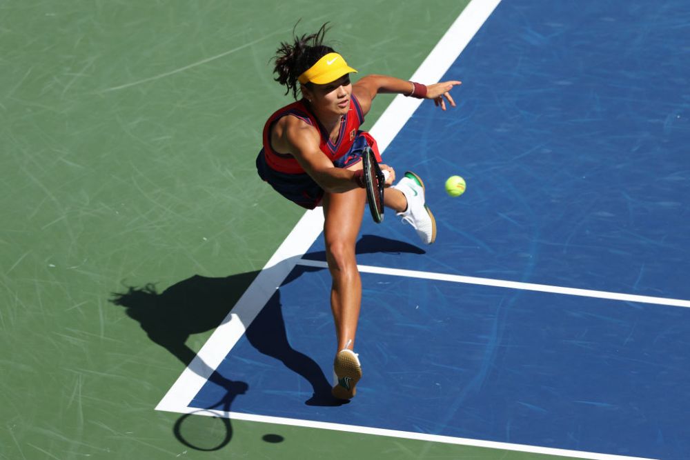Emma Răducanu e noua vedetă a tenisului mondial! Jucătoarea cu origini românești e în semifinalele US Open fără set pierdut_7