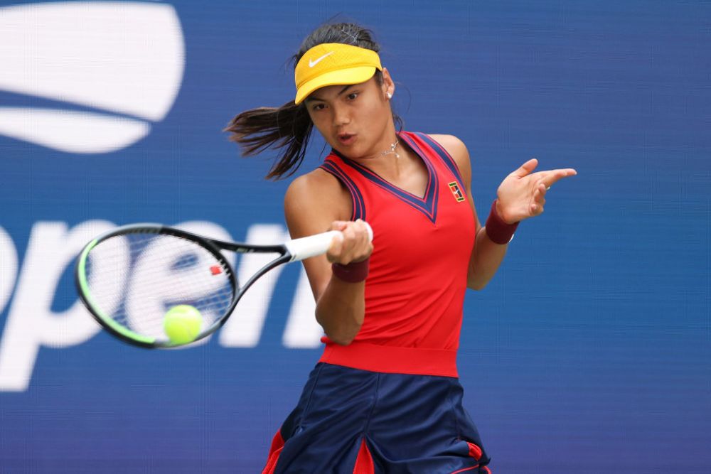 Emma Răducanu e noua vedetă a tenisului mondial! Jucătoarea cu origini românești e în semifinalele US Open fără set pierdut_8