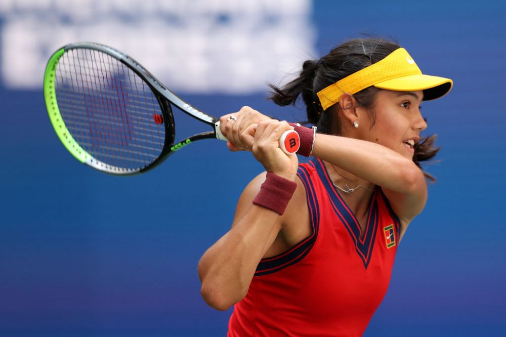 Emma Răducanu e noua vedetă a tenisului mondial! Jucătoarea cu origini românești e în semifinalele US Open fără set pierdut_9