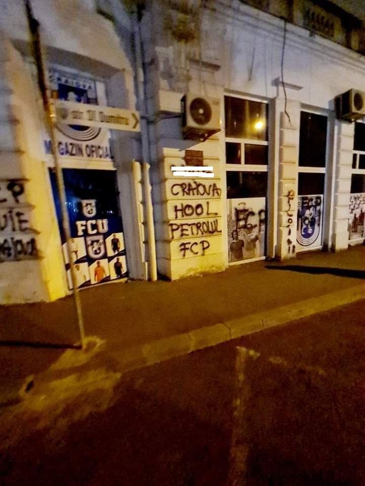 A început „războiul” după tragerea la sorți din Cupa României! Ultrașii Petrolului au vandalizat sediul FCU Craiova: „Sclavilor!”_3