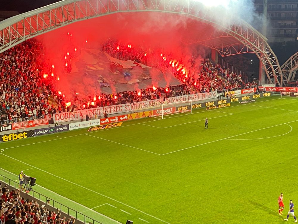 „Au dat foc” la peluză! Imagini spectaculoase de pe stadionul din Arad_3
