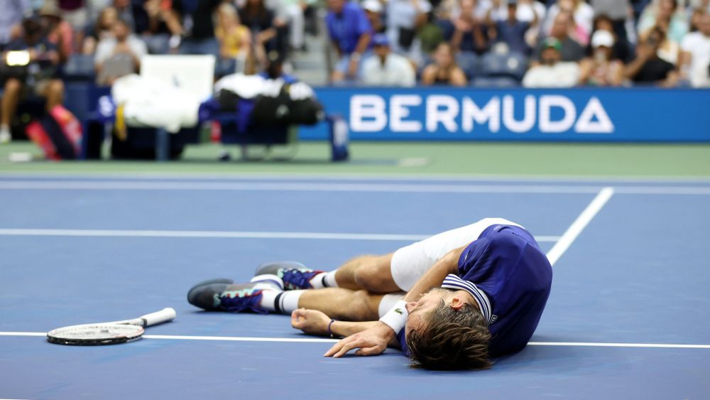 Nimeni nu a mai făcut asta vreodată pe un teren de tenis! Mare iubitor de FIFA, Daniil Medvedev a sărbătorit victoria la US Open într-un mod caraghios _3