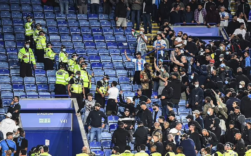 Bătaie pe ”King Power”! Violențe între fanii lui Napoli și poliția britanică după meciul cu Leicester_2