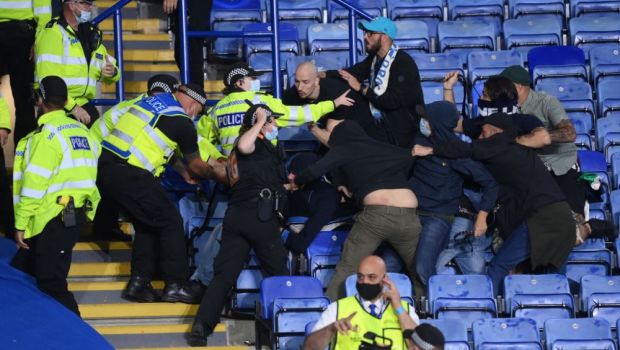 
	Bătaie pe &rdquo;King Power&rdquo;! Violențe între fanii lui Napoli și poliția britanică după meciul cu Leicester
