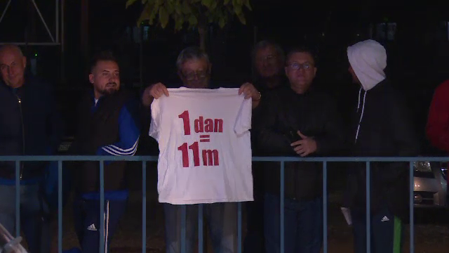 „1 Dan = 11 m” Moment genial după Universitatea Craiova - CFR Cluj! Fanul oltenilor a avut un mesaj pentru Petrescu_1