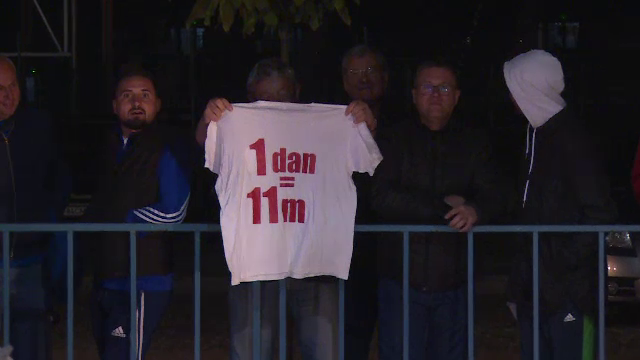 „1 Dan = 11 m” Moment genial după Universitatea Craiova - CFR Cluj! Fanul oltenilor a avut un mesaj pentru Petrescu_2
