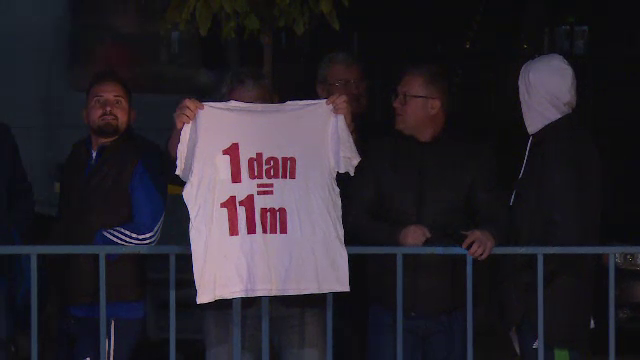 „1 Dan = 11 m” Moment genial după Universitatea Craiova - CFR Cluj! Fanul oltenilor a avut un mesaj pentru Petrescu_4