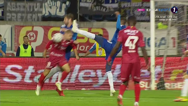 Momentul la care banca lui Botoșani a explodat! Penalty neacordat pentru gazde după ce Diallo l-a lovit pe Roman cu gheata în cap_3
