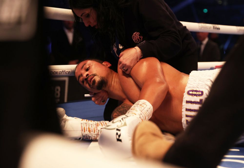Imagini șocante pe ringul de box! Un boxer a intrat în convulsii după un K.O. devastator: ce s-a întâmplat cu sportivul_6