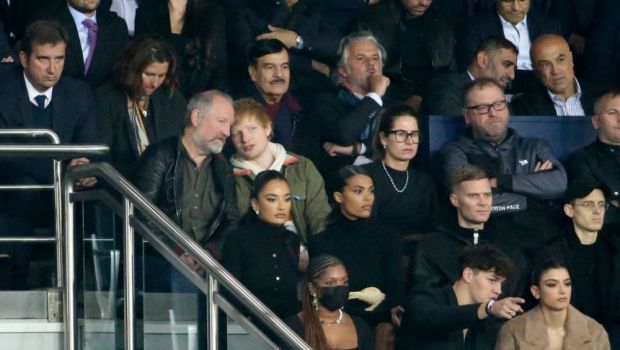 
	Super apariție pe Parc des Princes! Ed Sheeran, prezent la meciul cu Manchester City, s-a fotografiat cu Leo Messi&nbsp;
