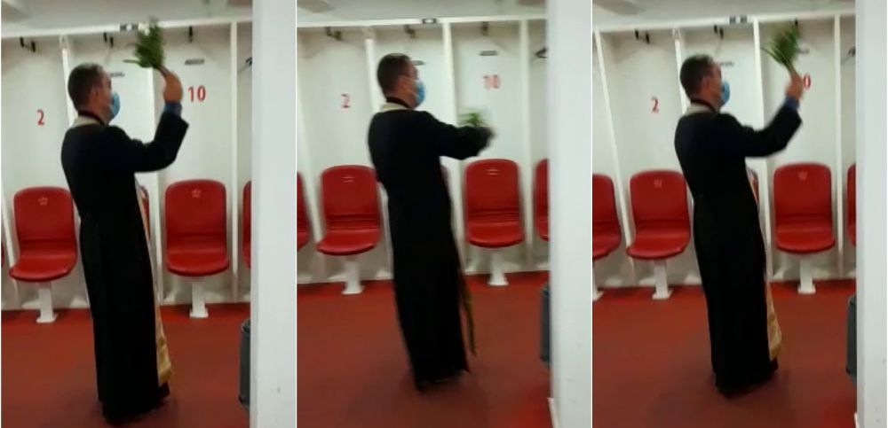Orice pentru salvare! Dinamo a adus preotul la stadion pentru a sfinți vestiarele_9