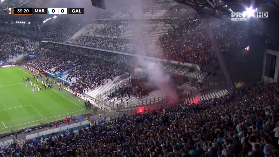 Momente incredibile la Marseille - Galata! Meciul a fost întrerupt din cauza fanilor! Terim s-a dus direct la ei_11