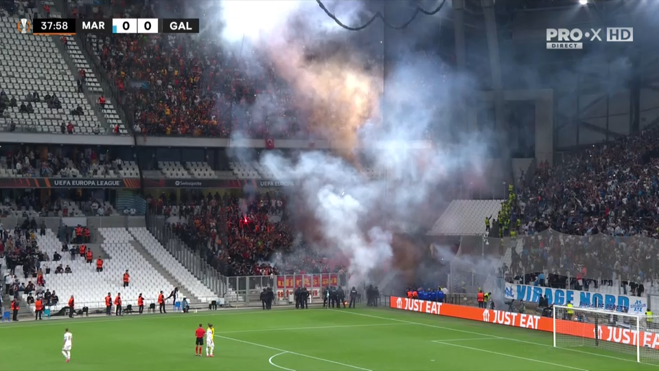 Momente incredibile la Marseille - Galata! Meciul a fost întrerupt din cauza fanilor! Terim s-a dus direct la ei_7