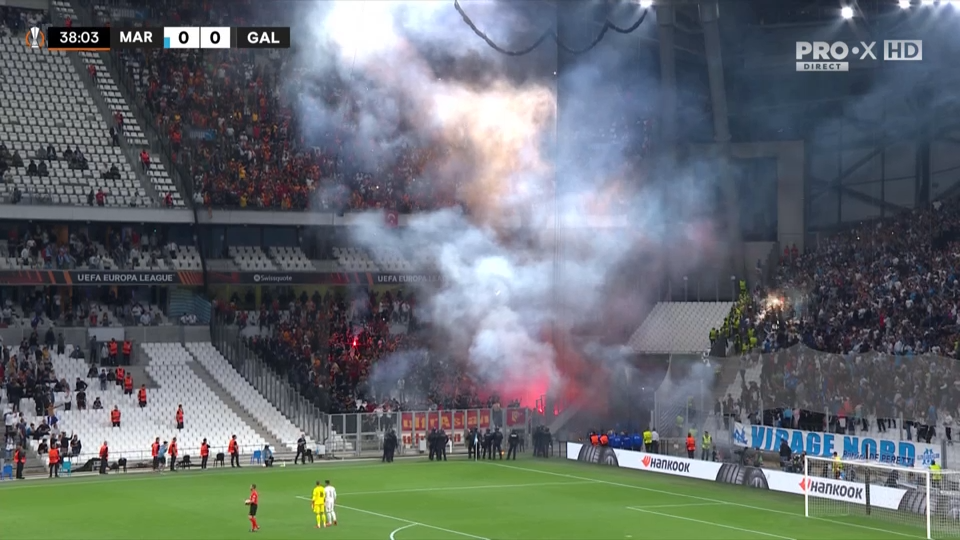 Momente incredibile la Marseille - Galata! Meciul a fost întrerupt din cauza fanilor! Terim s-a dus direct la ei_8