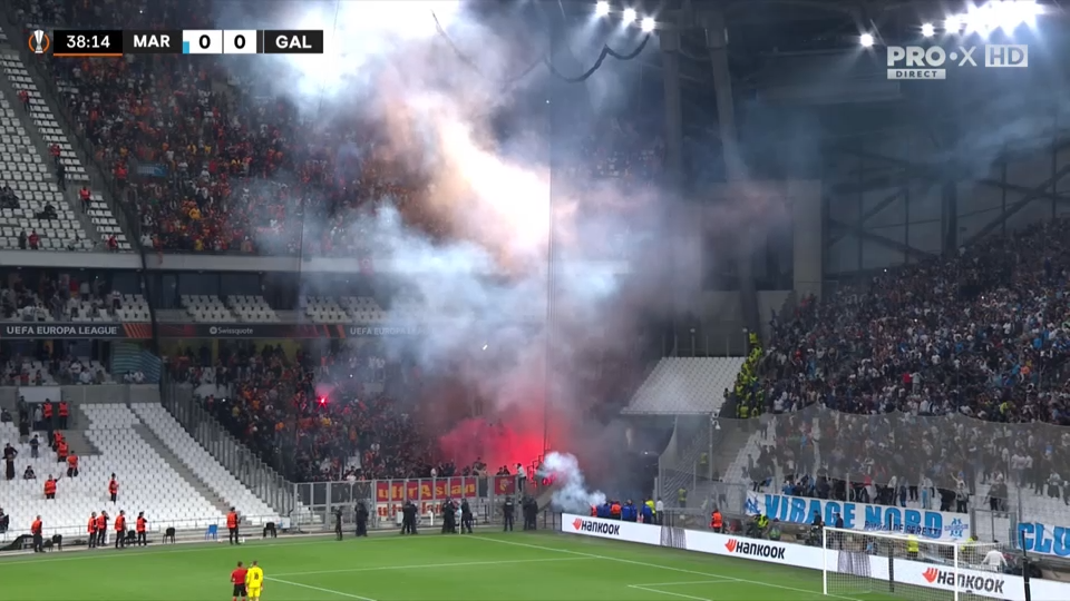 Momente incredibile la Marseille - Galata! Meciul a fost întrerupt din cauza fanilor! Terim s-a dus direct la ei_9