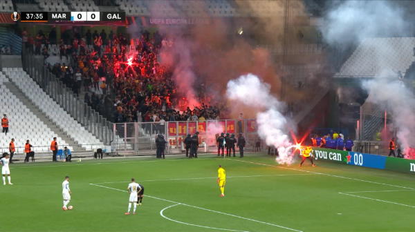  Momente incredibile la Marseille - Galata! Meciul a fost întrerupt din cauza fanilor! Terim s-a dus direct la ei 