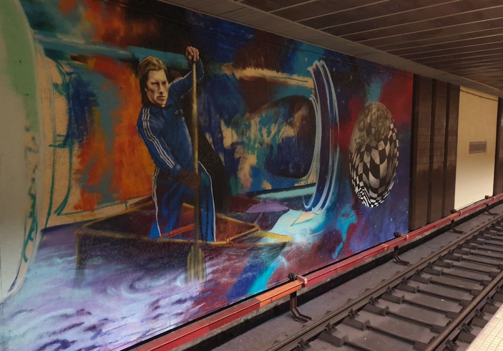 Graffiti uriaș cu Ivan Patzaichin, la stația de metrou de lângă stadionul Dinamo!_2