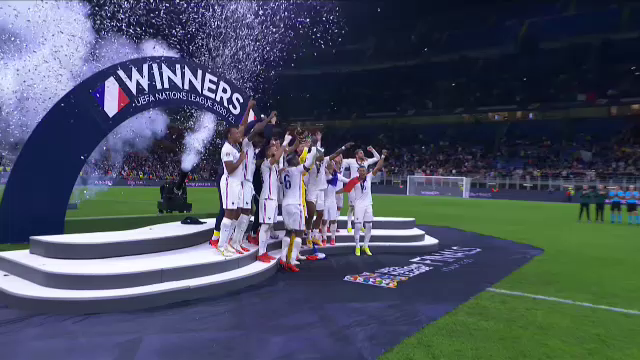 Imagini spectaculoase! Francezii au sărbătorit pe teren câștigarea trofeului Ligii Națiunilor_14