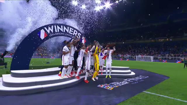 Imagini spectaculoase! Francezii au sărbătorit pe teren câștigarea trofeului Ligii Națiunilor_17