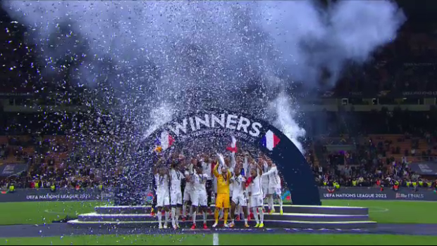 
	Imagini spectaculoase! Francezii au sărbătorit pe teren câștigarea trofeului Ligii Națiunilor
