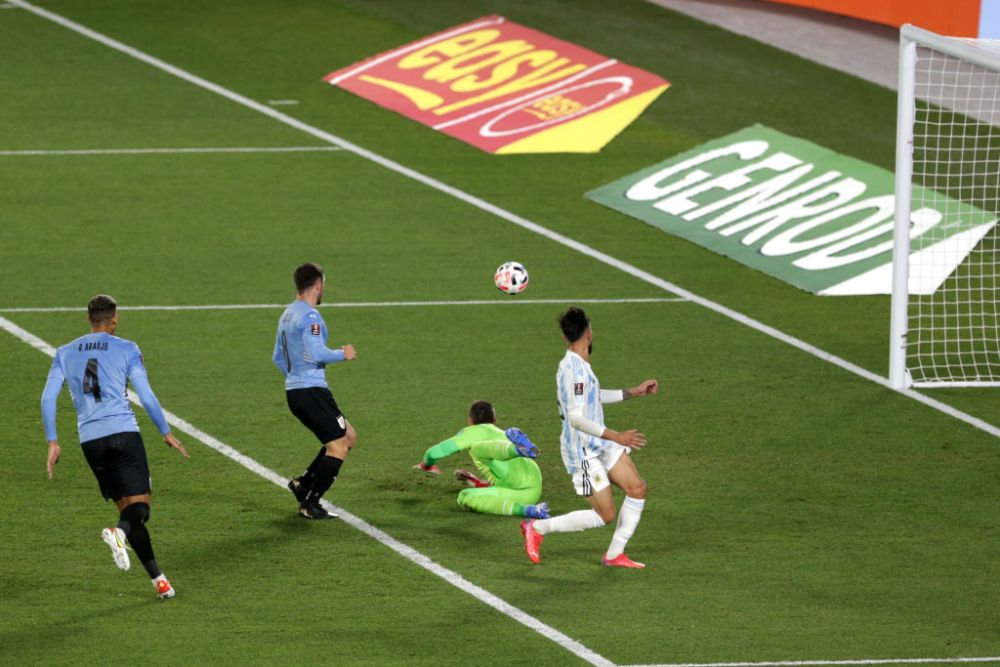 Golul care l-a lăsat fără reacție pe portarul Uruguay-ului. Reușita spectaculoasă a lui Messi l-a lăsat fără replică_2