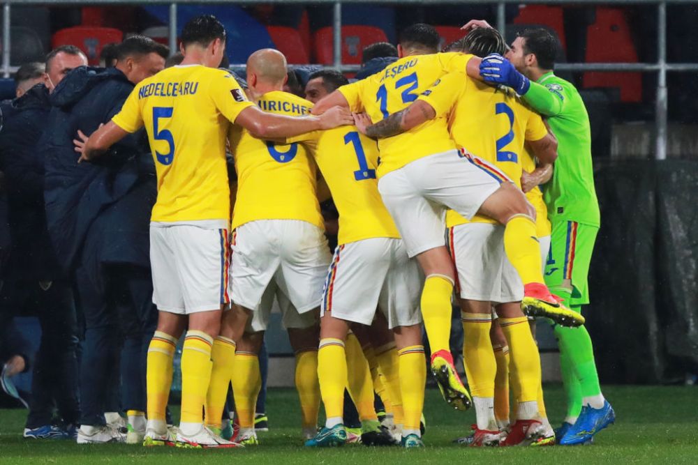 Sărbătoare pe Ghencea! Tricolorii au sărbătorit împreună cu fanii victoria obținută cu Armenia: "România! România!"_3