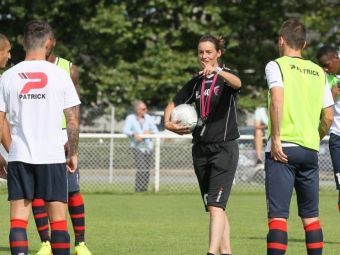 
	SPECIAL | Jucătorul adus de Rednic la Dinamo a fost lansat în fotbalul profesionist de o femeie antrenor!
