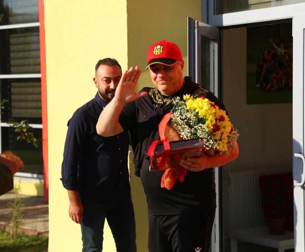 Ce surpriză pentru Șumudică! Fanii lui Malatyaspor, primire călduroasă pentru antrenorul român_3