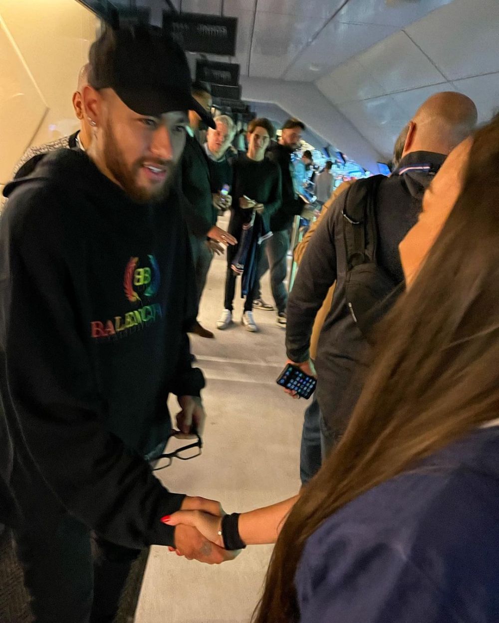 Sunt imaginile momentului! Vlăduța Lupău s-a întâlnit cu Neymar la doar câteva zile după ce a câștigat tricoul său la licitație_12