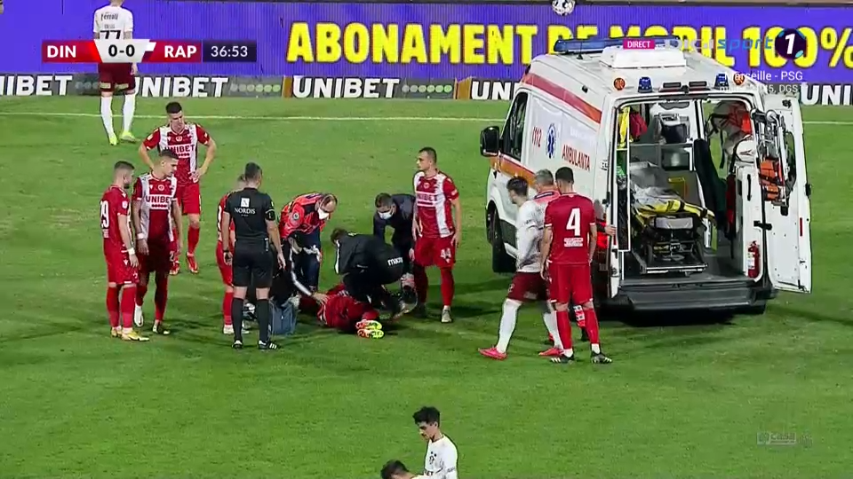 Momente de panică la Dinamo - Rapid! Răuță a căzut la pământ și a cerut rapid intervenția medicilor _11
