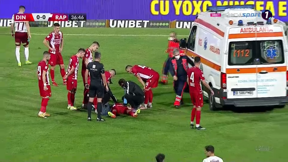 Momente de panică la Dinamo - Rapid! Răuță a căzut la pământ și a cerut rapid intervenția medicilor _8