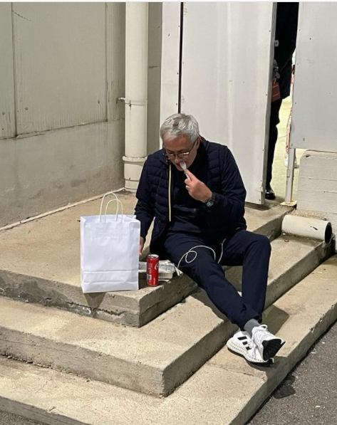 Mourinho, ca un om al străzii pe Instagram! Cum s-a pozat și ce a băut antrenorul Romei_1