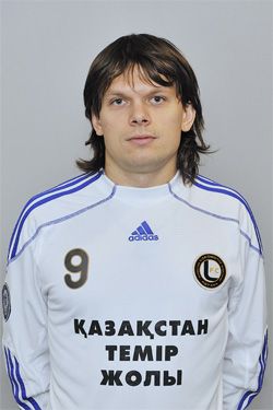 Al câtelea fotbalist moldovean de la Dinamo este Cătălin Carp. Primul basarabean a jucat în ”Ștefan cel Mare” acum 20 de ani_11