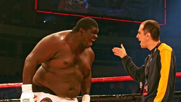 
	Luptător de MMA de 160 de kilograme, făcut KO! Competiția inedită la care a luat parte
