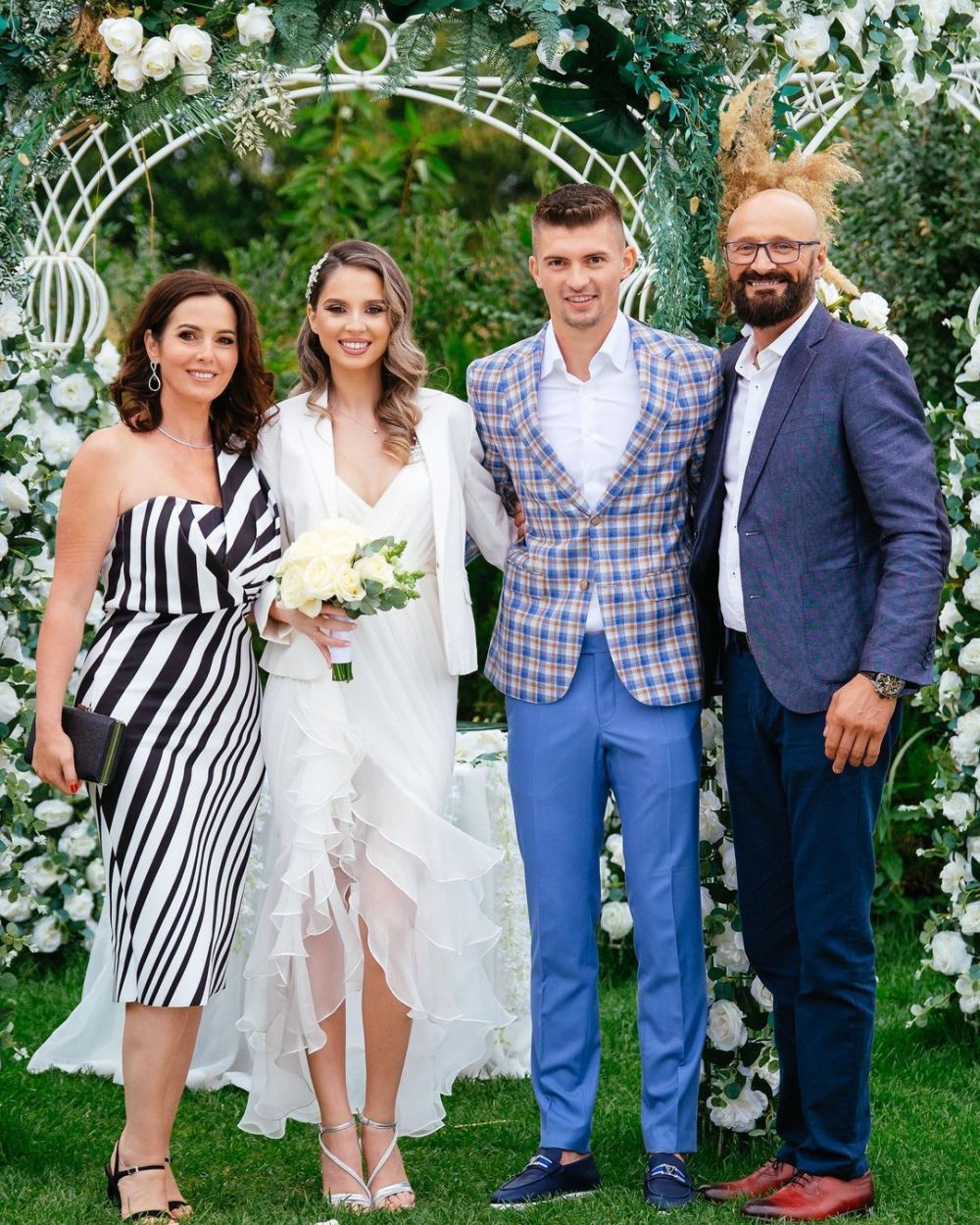 Imagini noi de la nunta căpitanului de la FCSB. Soția lui Florin Tănase, o adevărată apariție într-o rochie spectaculoasă_4