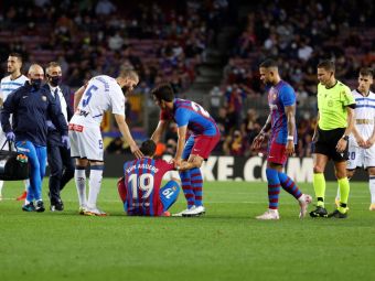 
	Panică pe Camp Nou! Sergio Aguero a fost schimbat după ce s-a întins pe gazon din cauza unor probleme medicale
